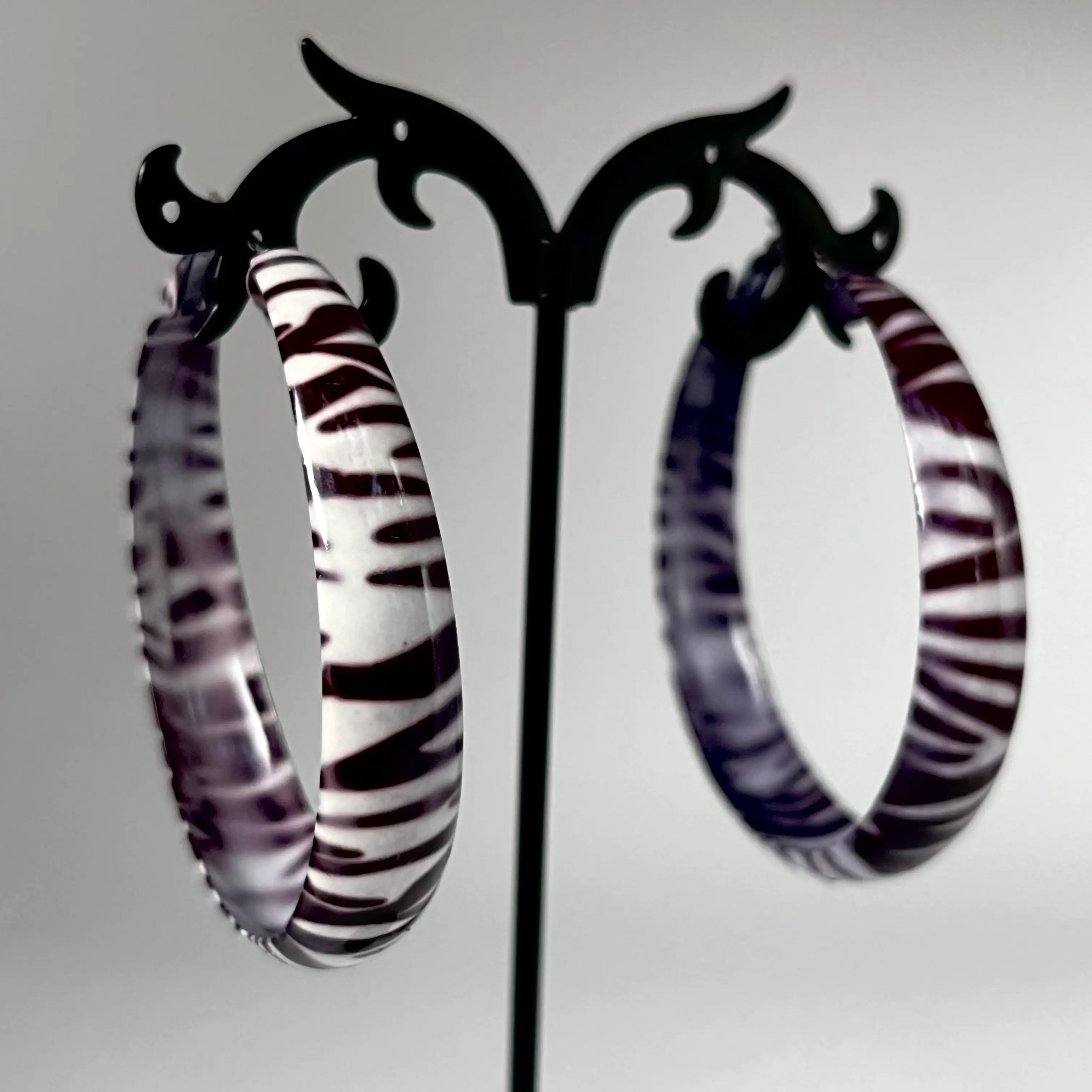 Zebra hoops - white DEFECTIVE