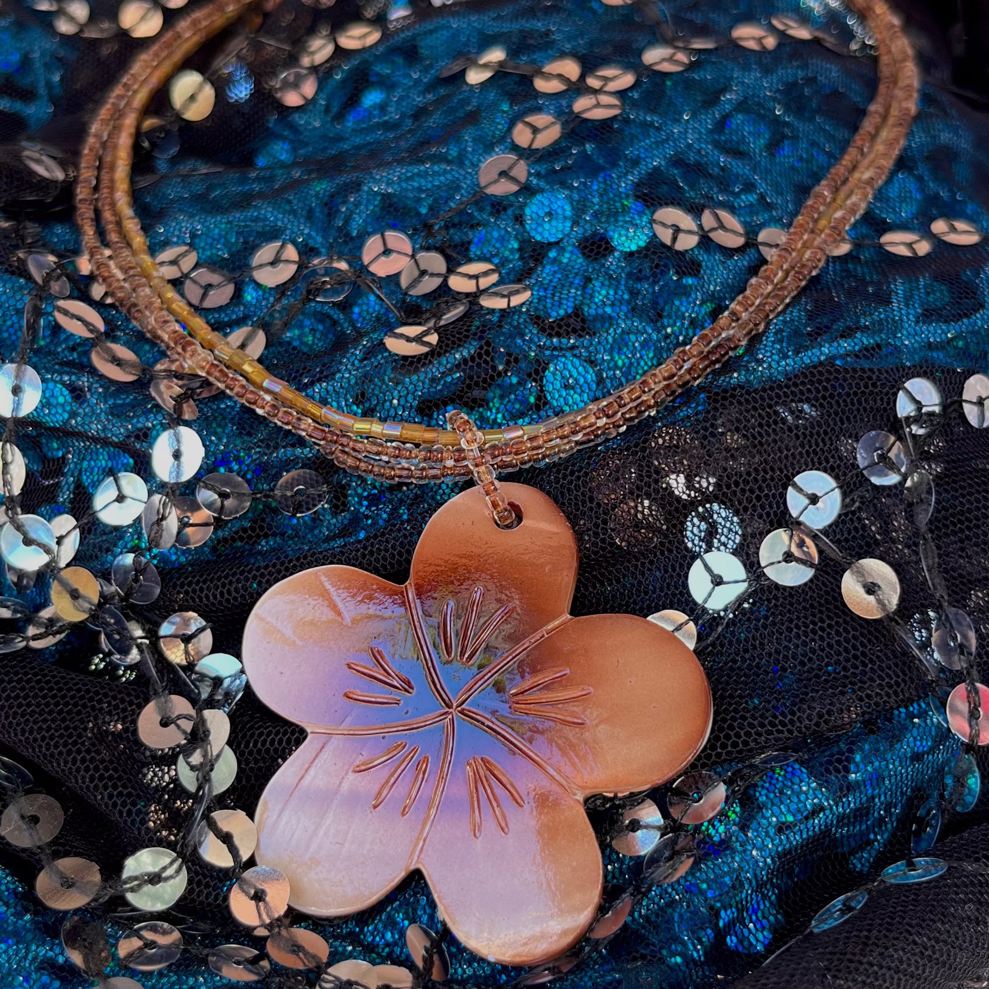 Brown Nacre shell flower necklace