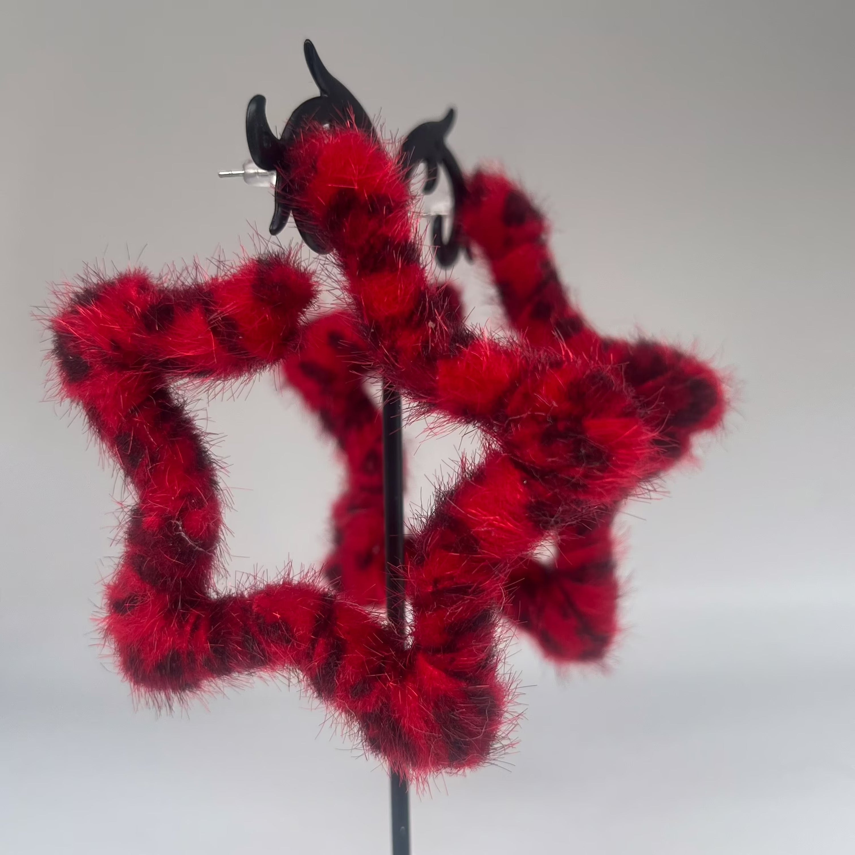 Y2Kitty red hoop earrings