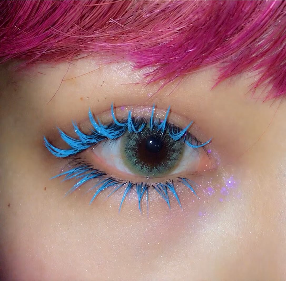 Neon pigmented colored mascara