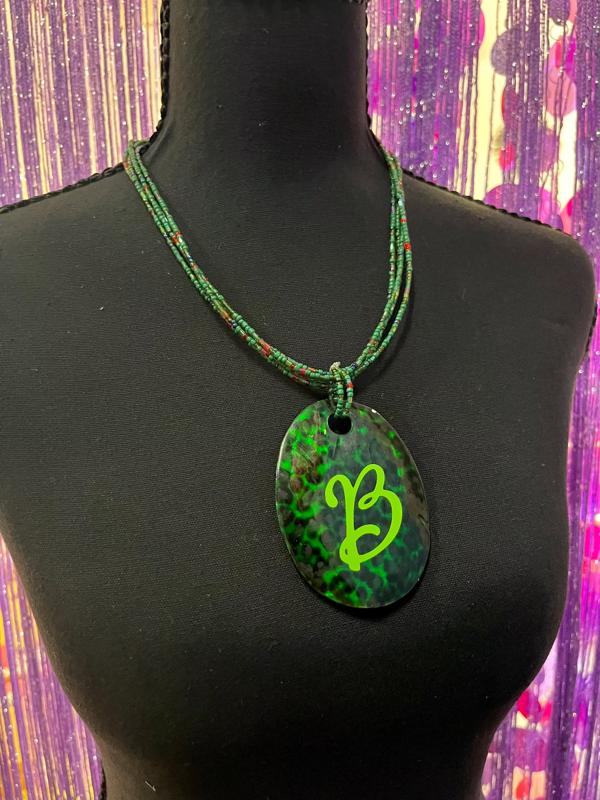 Vintage mother of pearl green leopard B necklace