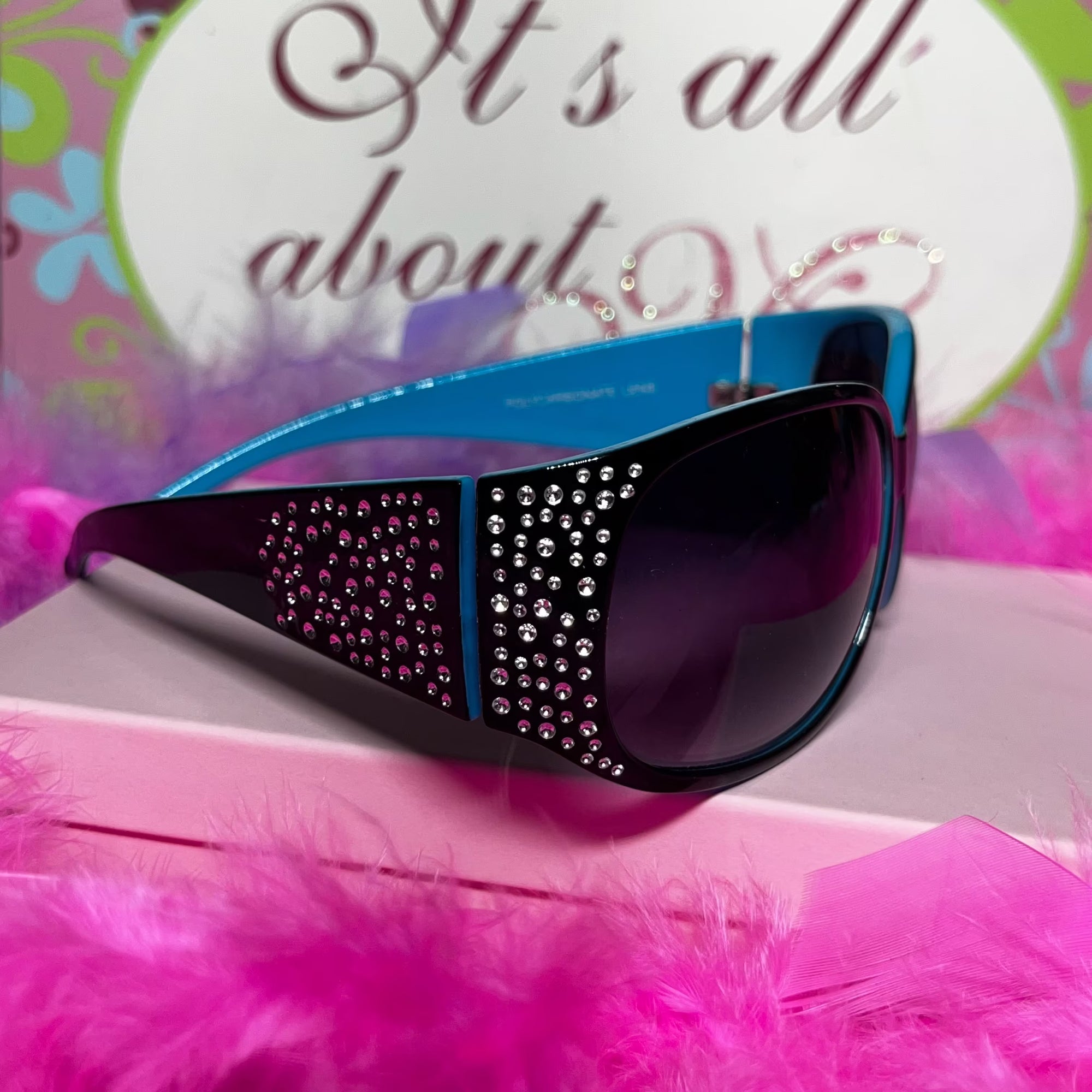 Total babe blue sunglasses