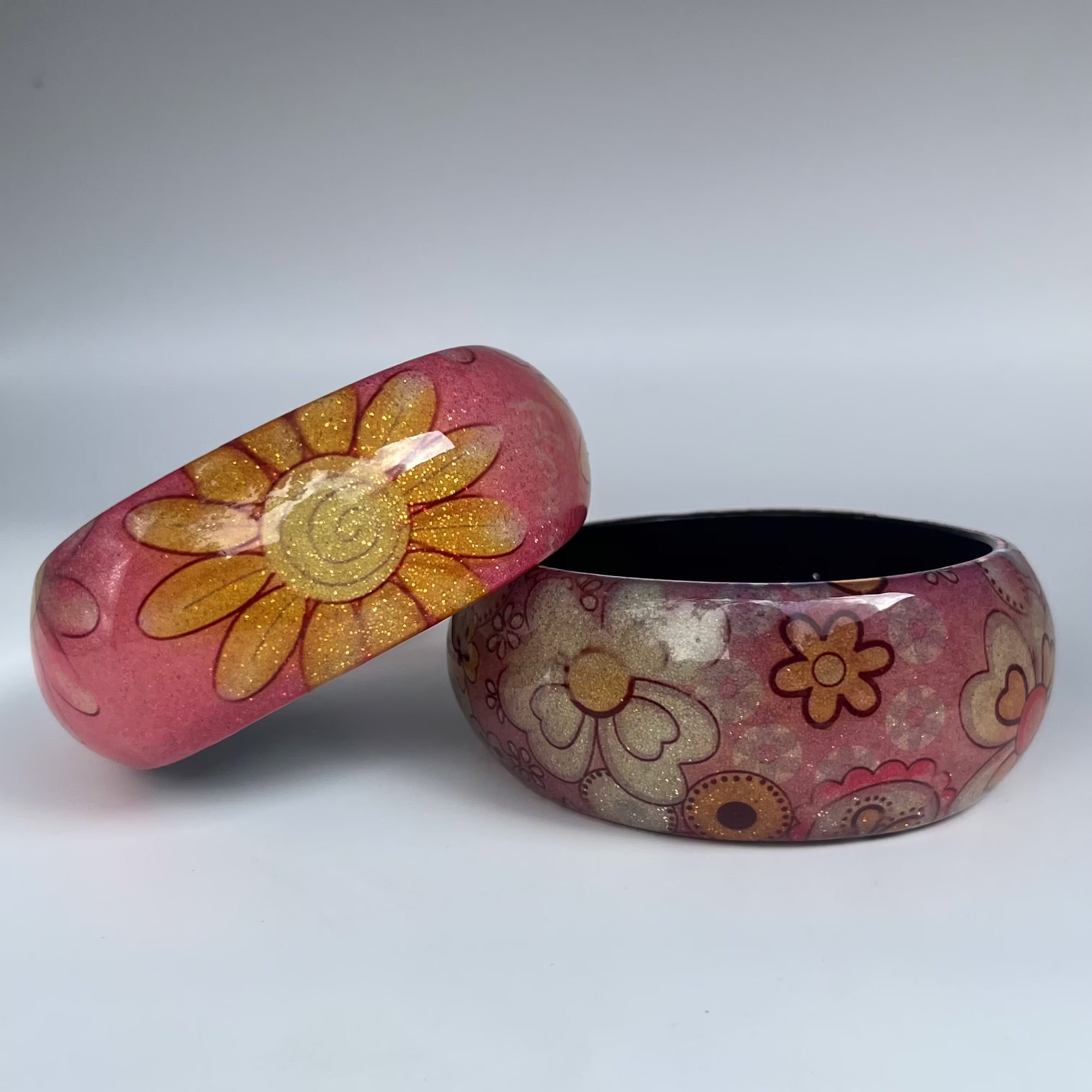 Flower child 1970s bangle bracelet set