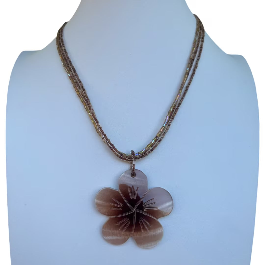 Brown Nacre shell flower necklace