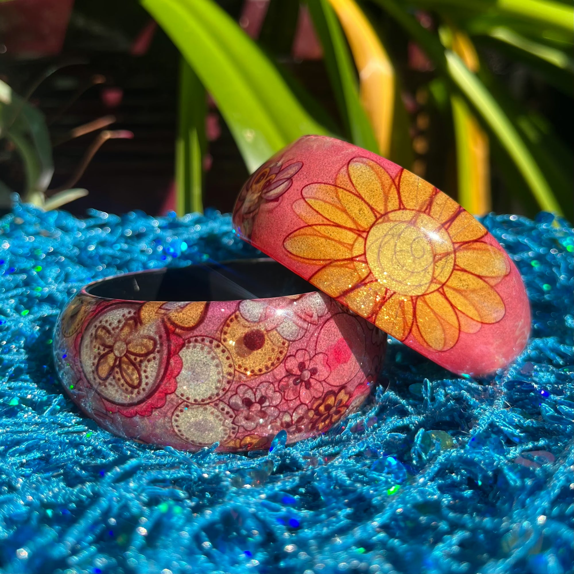 Flower child 1970s bangle bracelet set