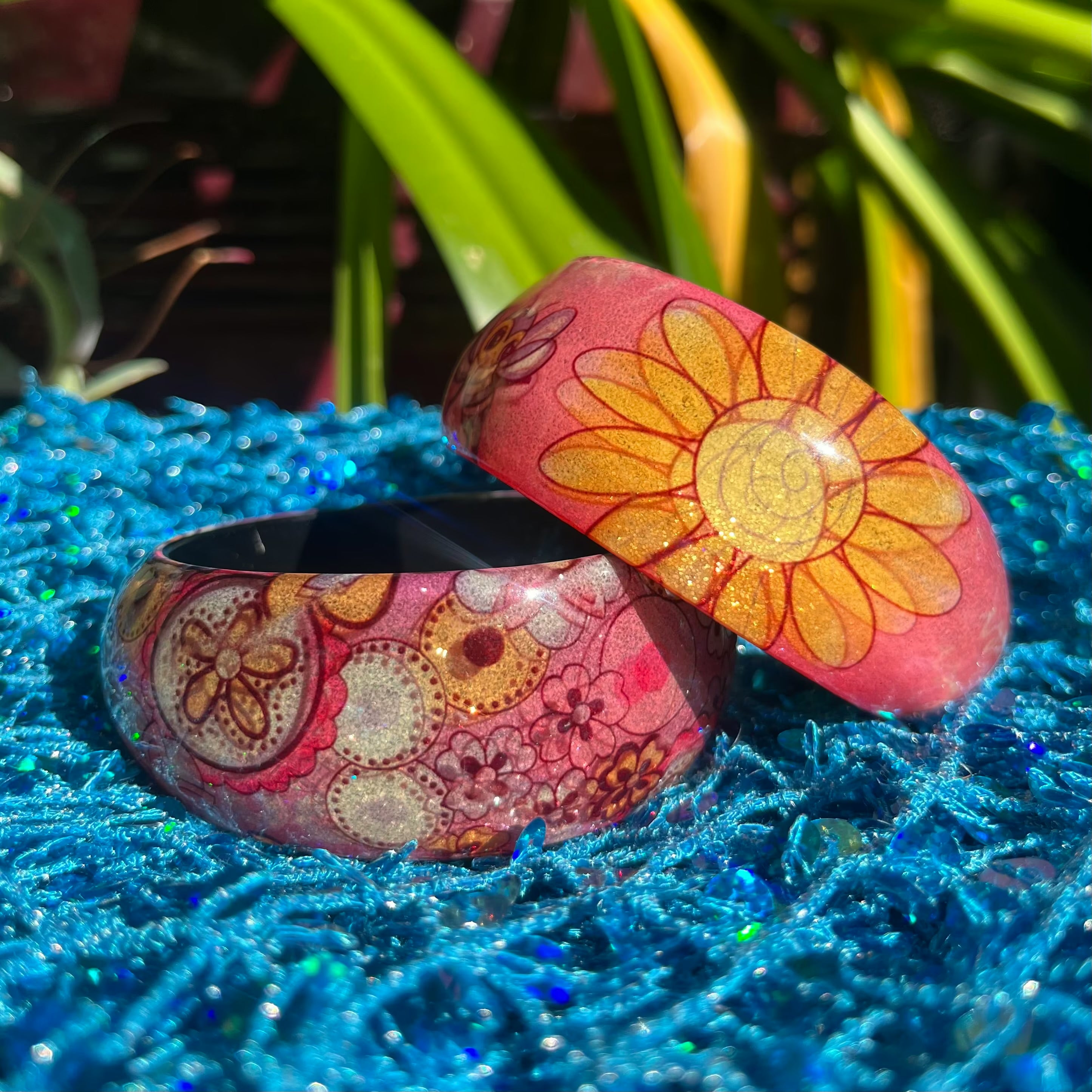 Flower child 1970s bangle bracelet set