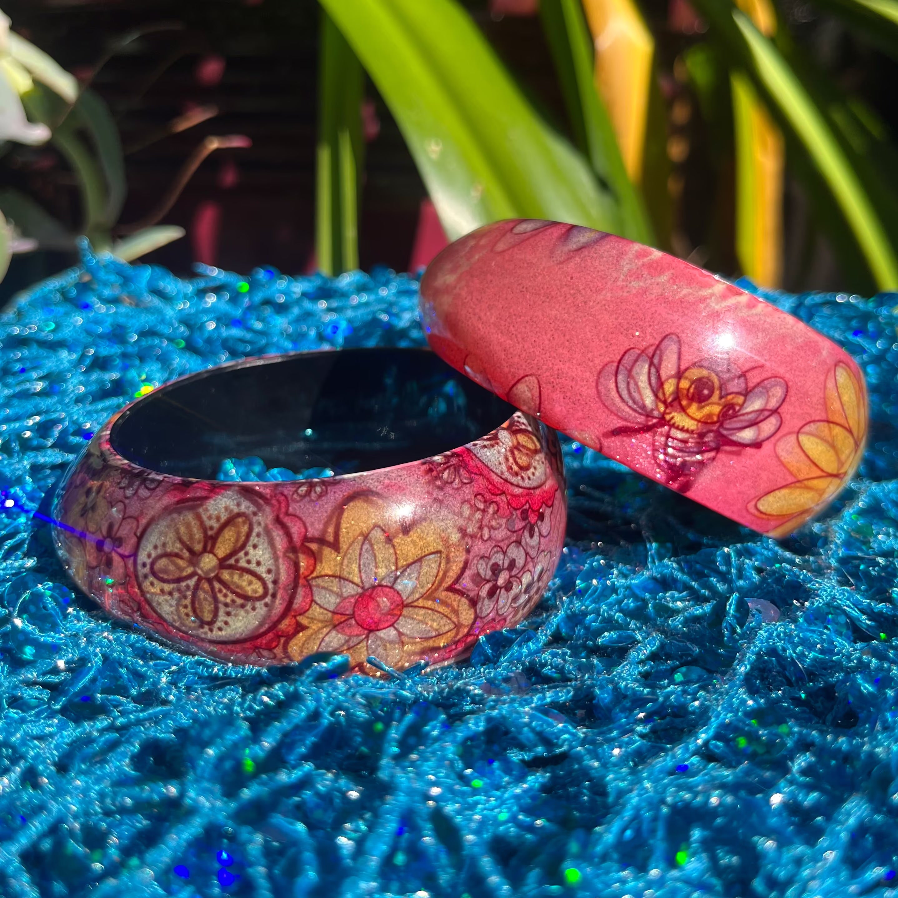 Flower child 1970s bangle bracelet set