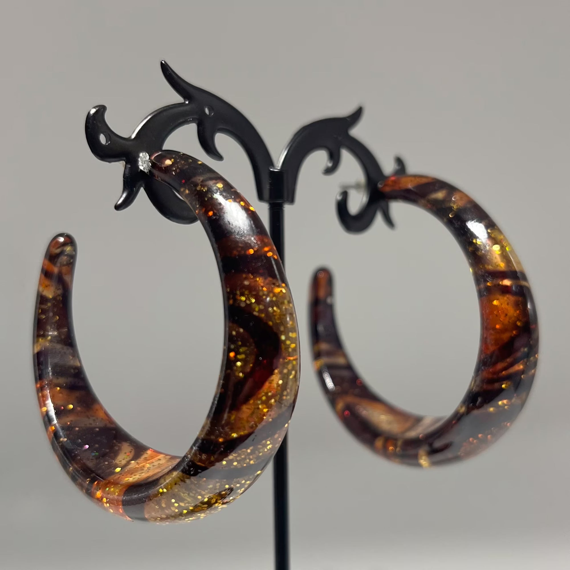 Glitter swirl hoop earrings