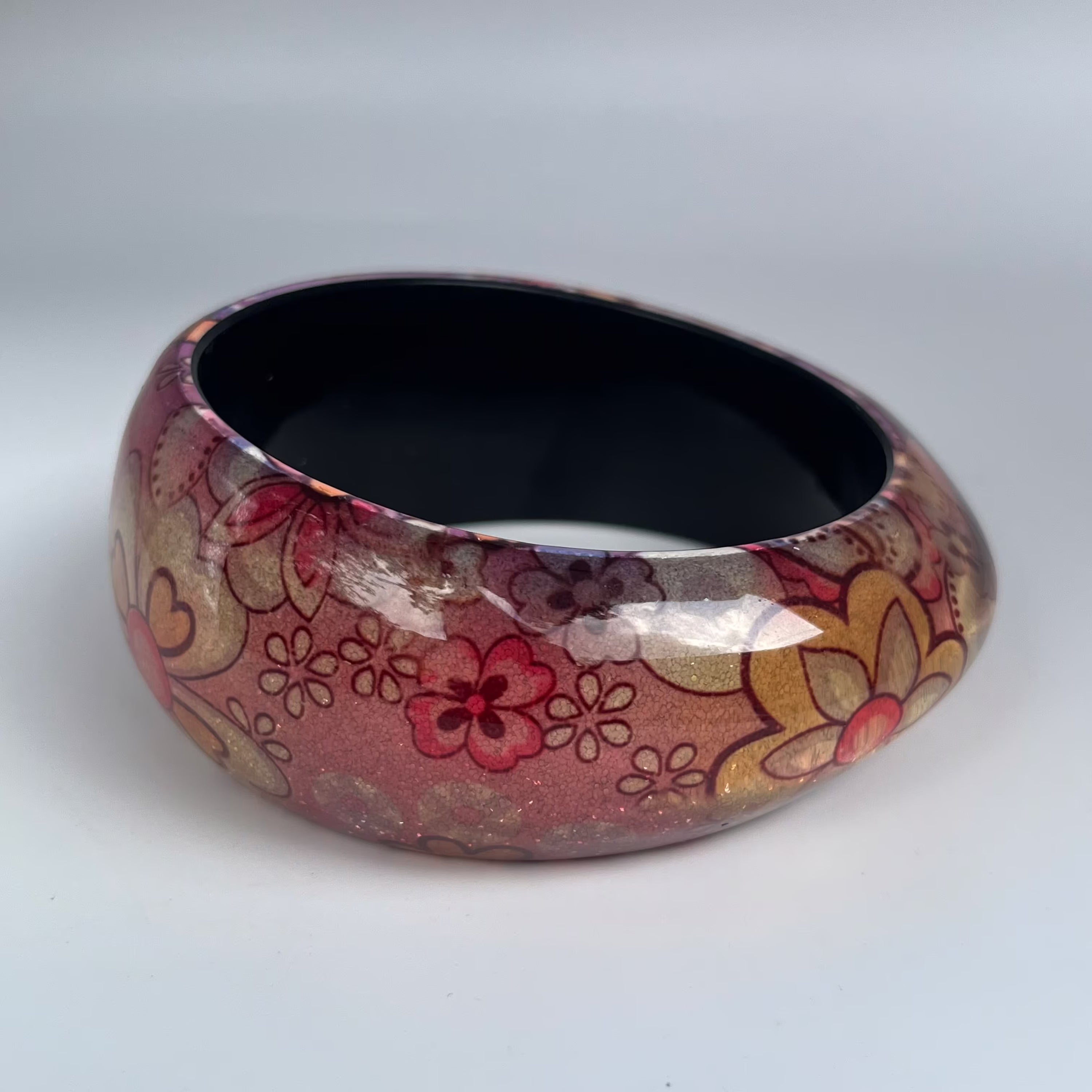 Flower child 1970s bangle bracelet set
