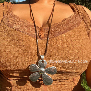 Flower child necklace