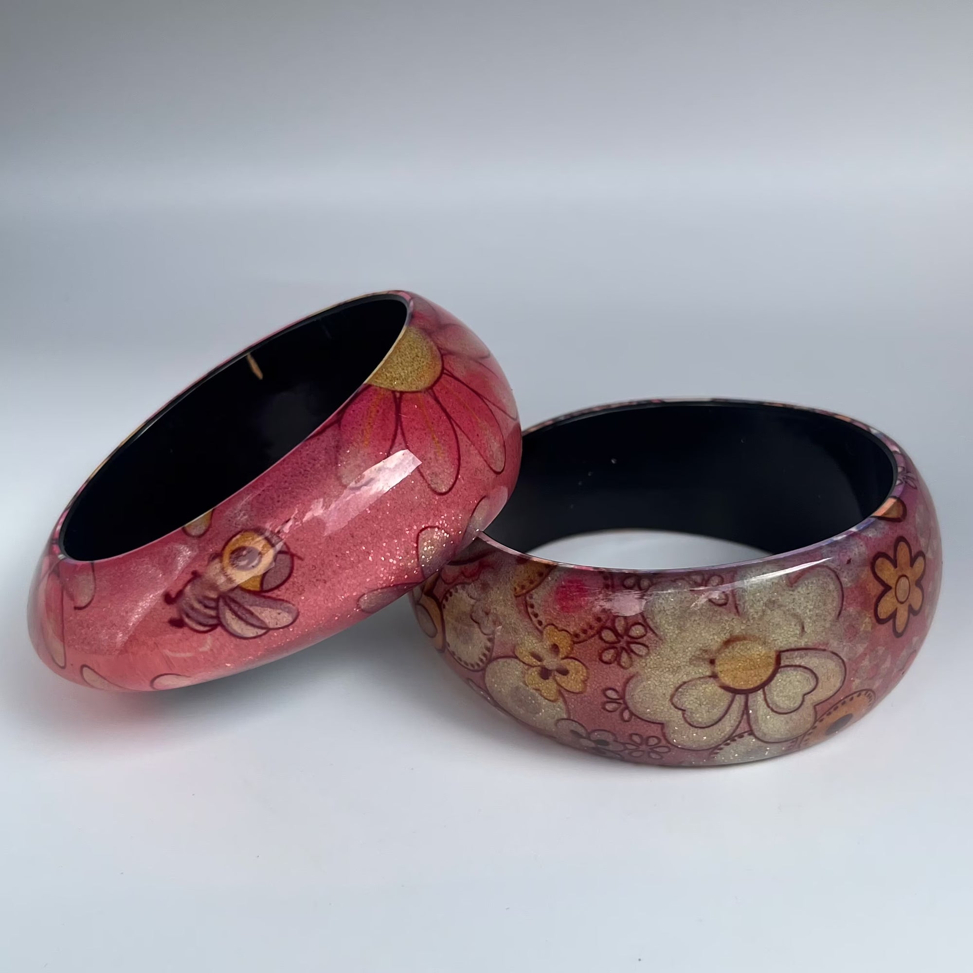 Flower child 1970s bangle bracelet set
