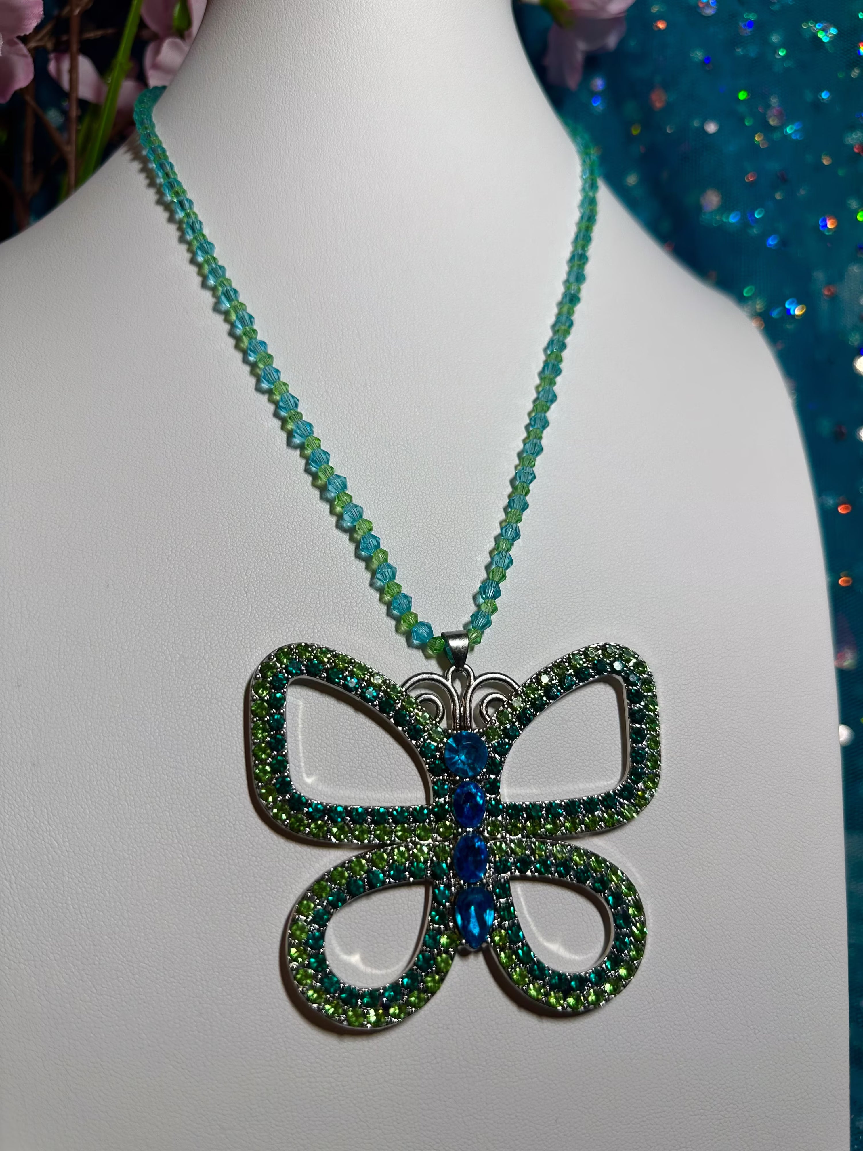 Spread your wings necklace