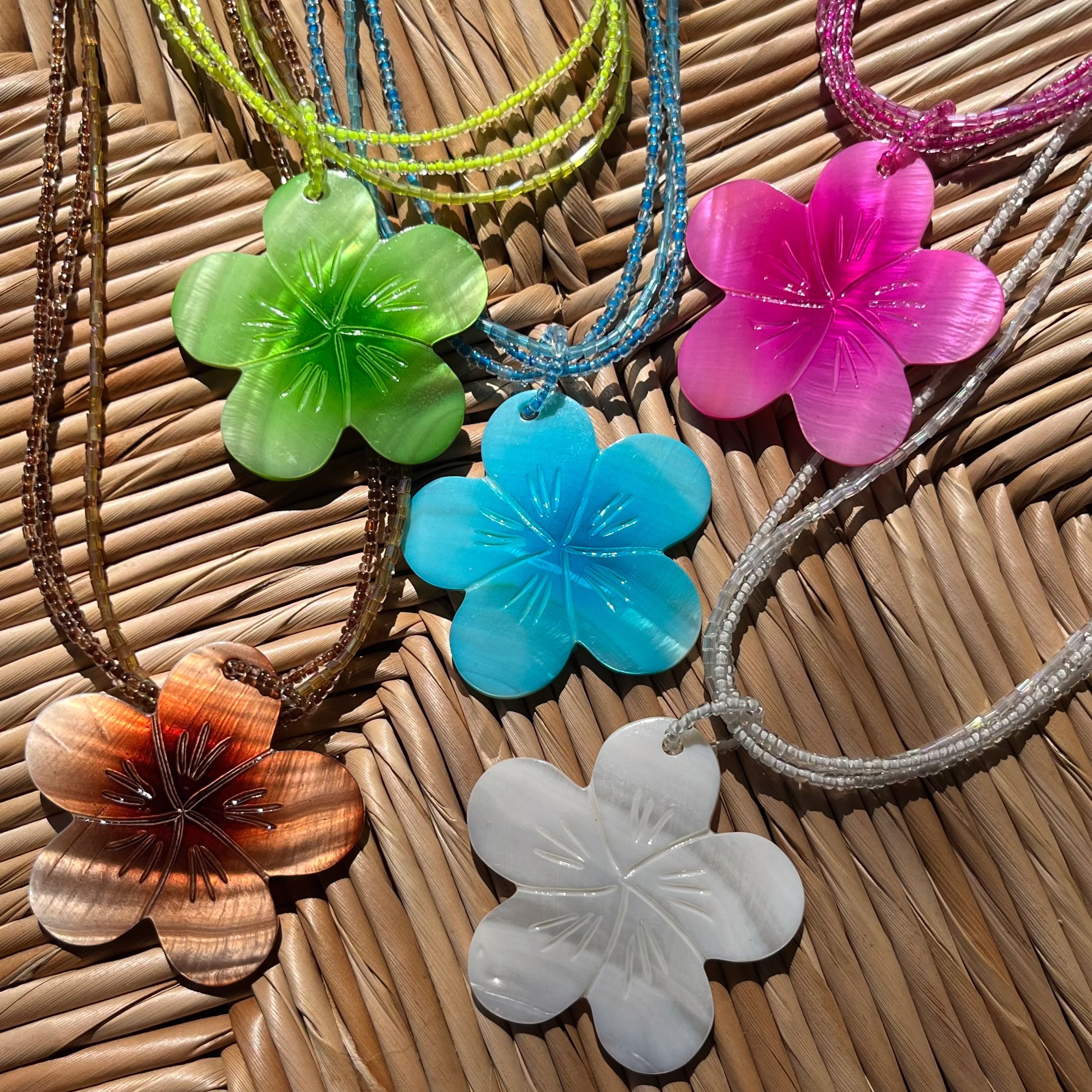 Nacre shell flower necklaces
