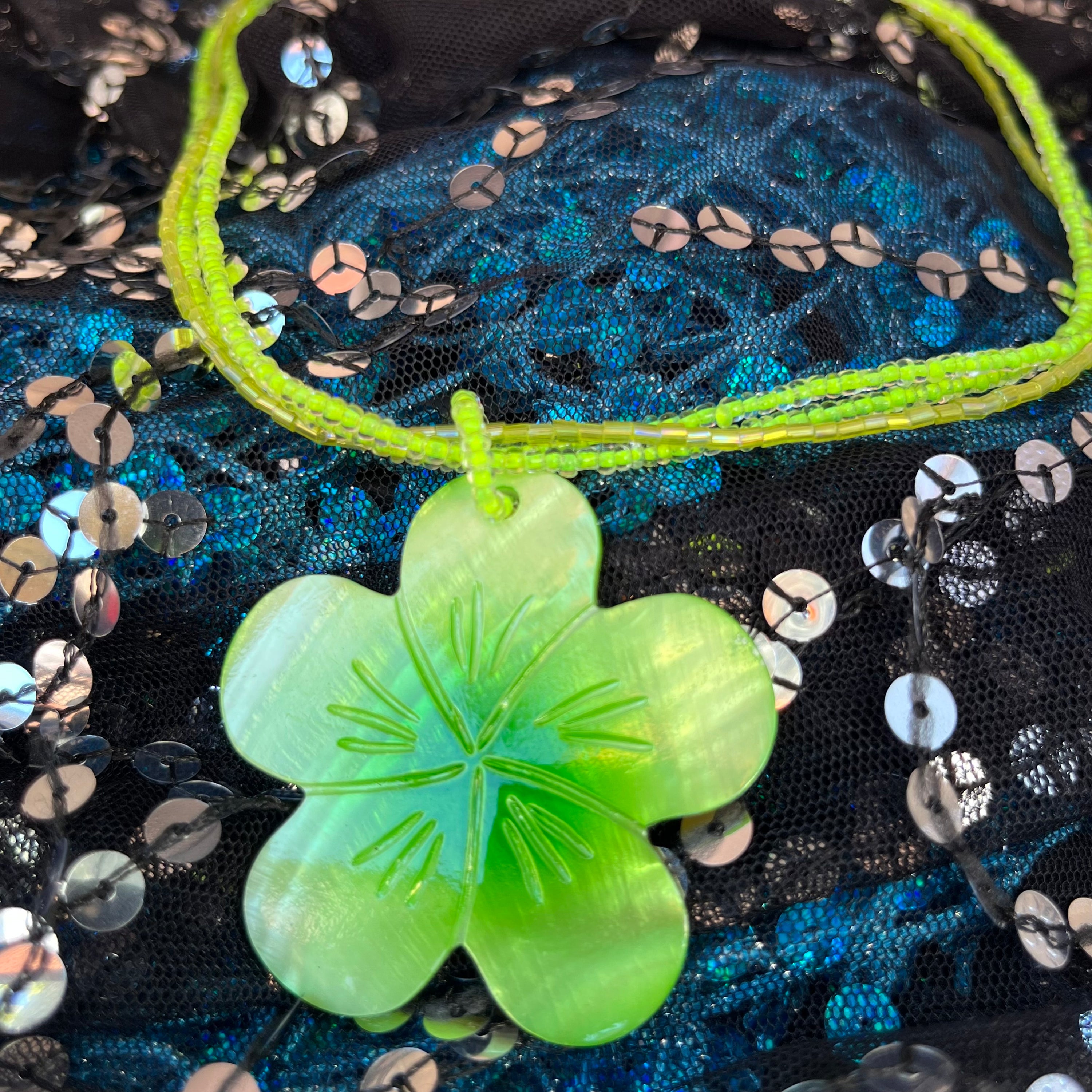 Nacre shell flower necklaces