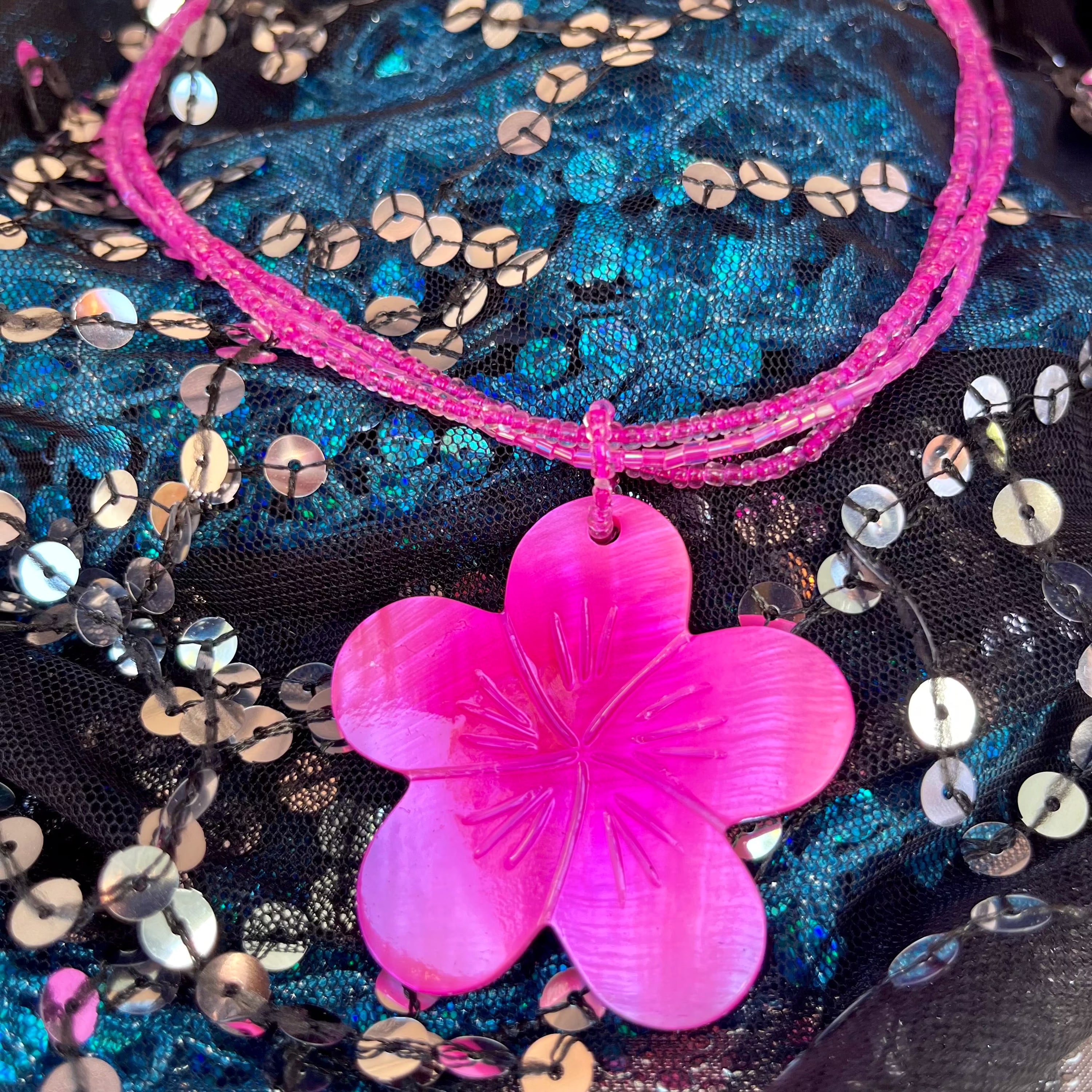 Nacre shell flower necklaces