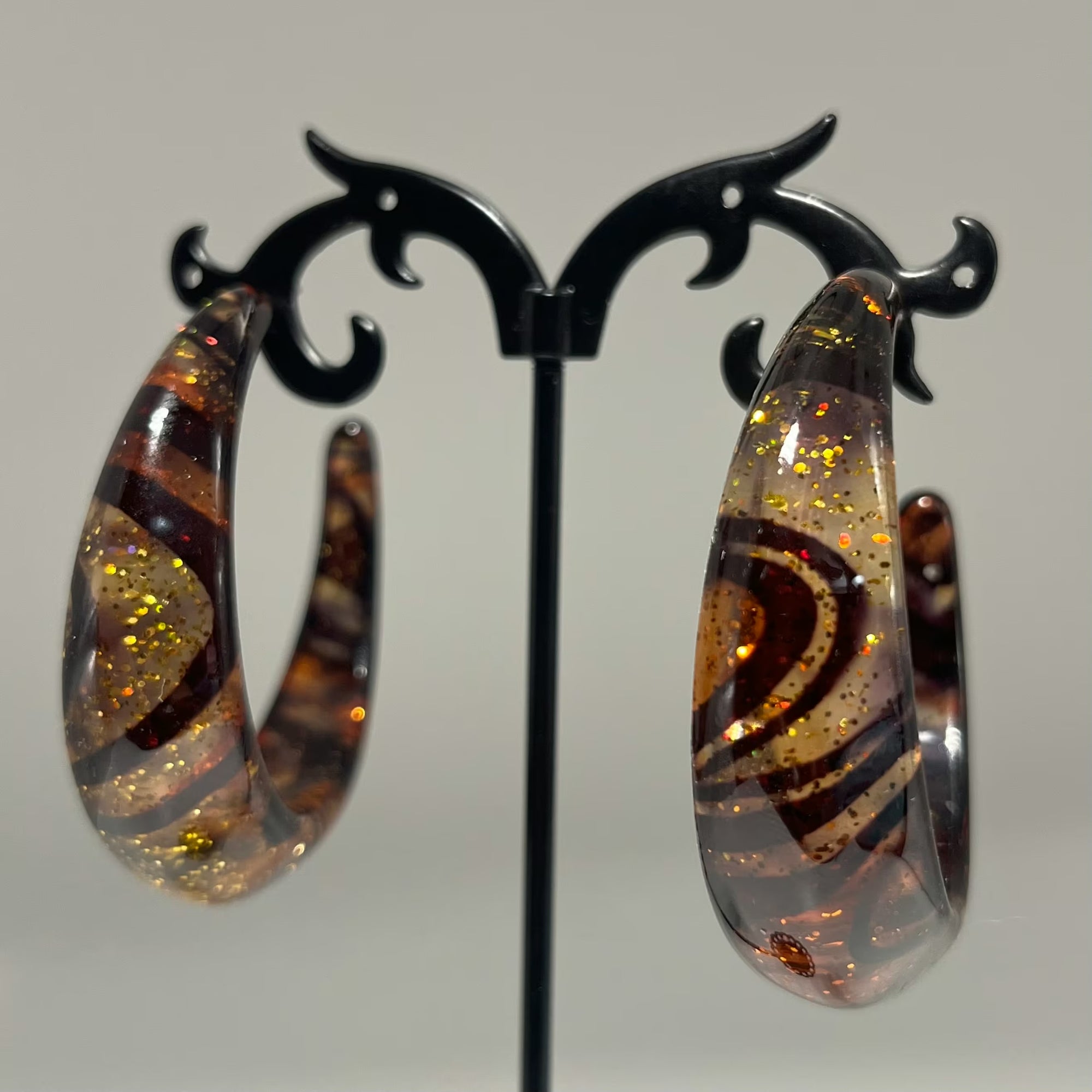 Glitter swirl hoop earrings