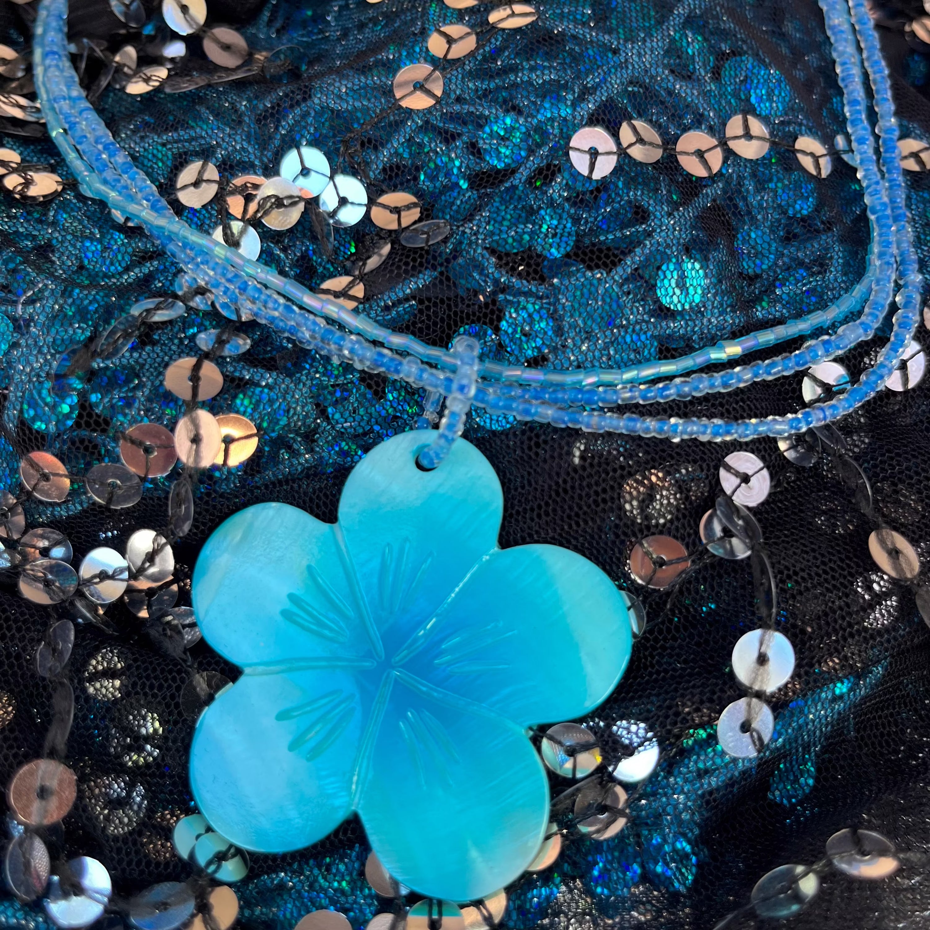 Blue Nacre shell flower necklace