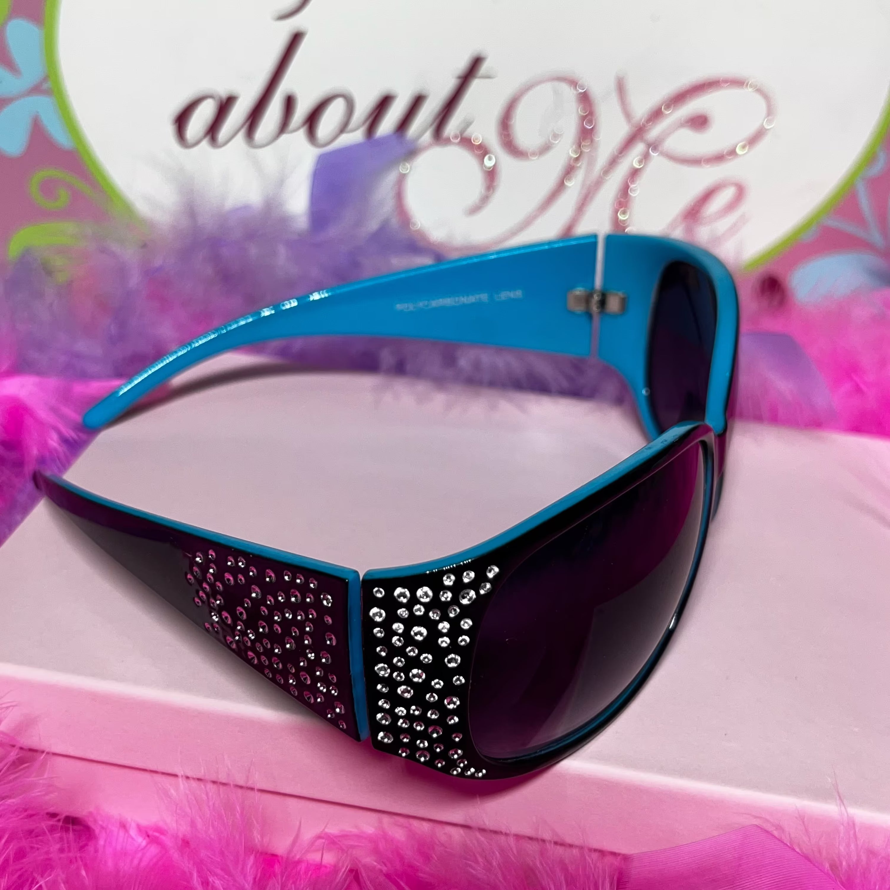 Total babe blue sunglasses